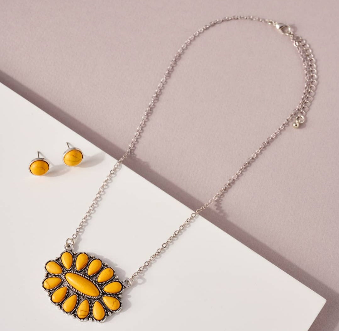 Western Pendant Necklsce/Yellow